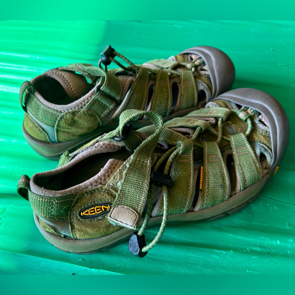 Keen Newport H2 Waterproof Trail Sport Sandals Toddler Kids Child Size 4Y Green